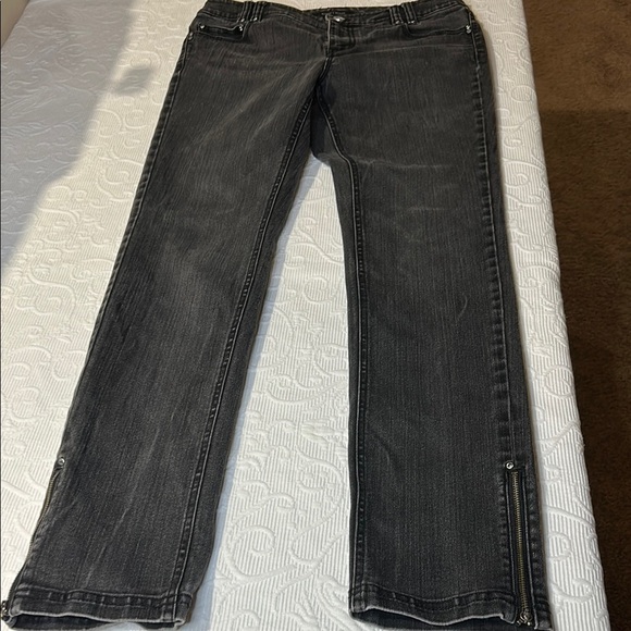 White House Black Market Charcoal Skinny Jeans. - Picture 13 of 13